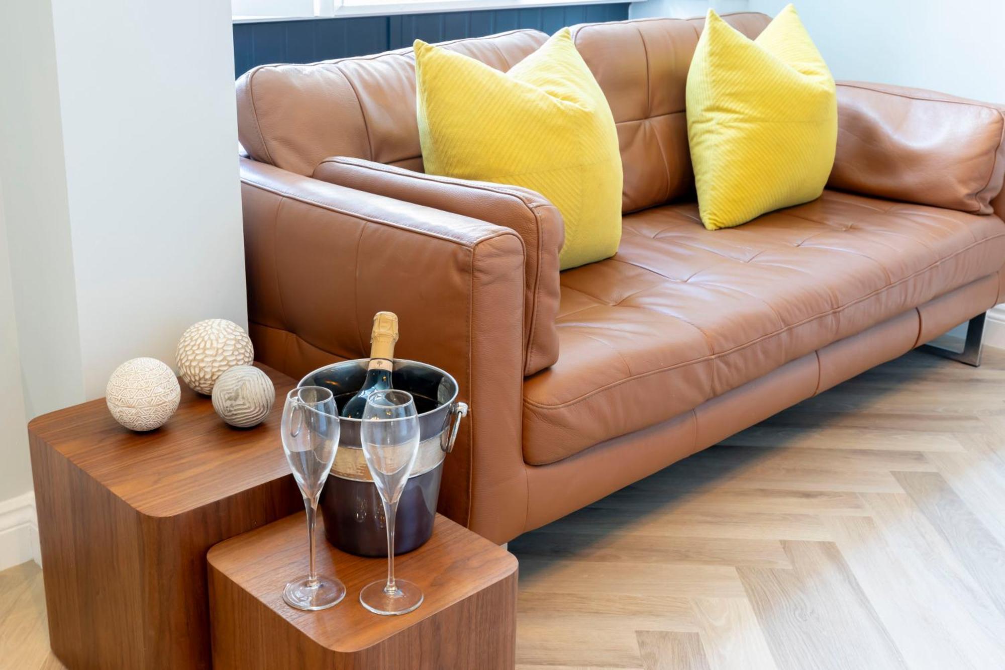 Elliot Oliver - Stylish 2 Bedroom Town Centre Apartment Cheltenham Exterior foto